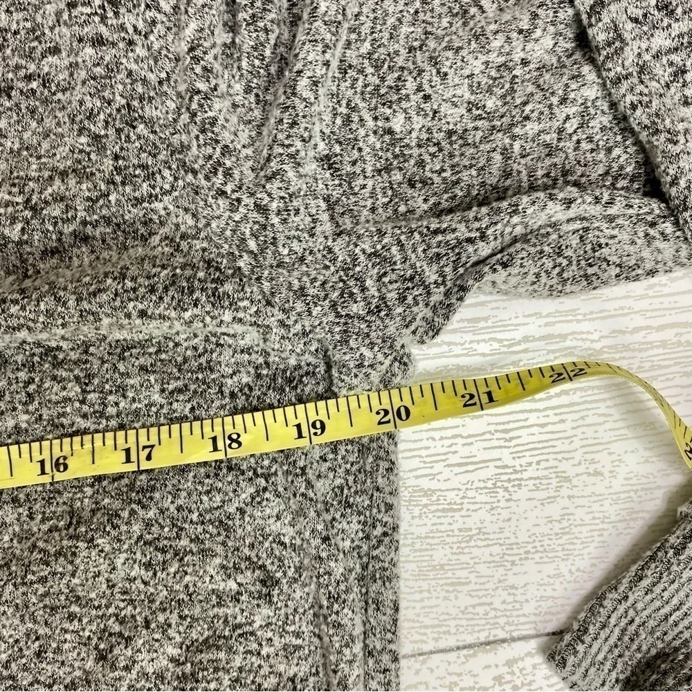 Lucky Brand Long line heathered gray v-neck sweater size S
